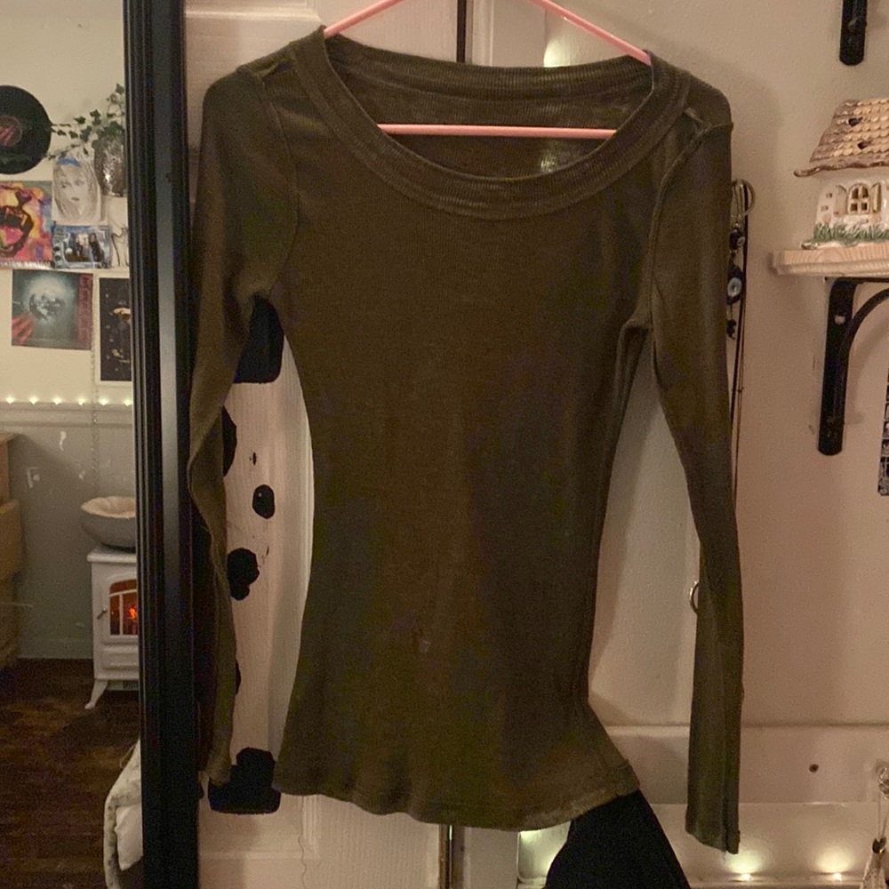 Long sleeve-off shoulder green top